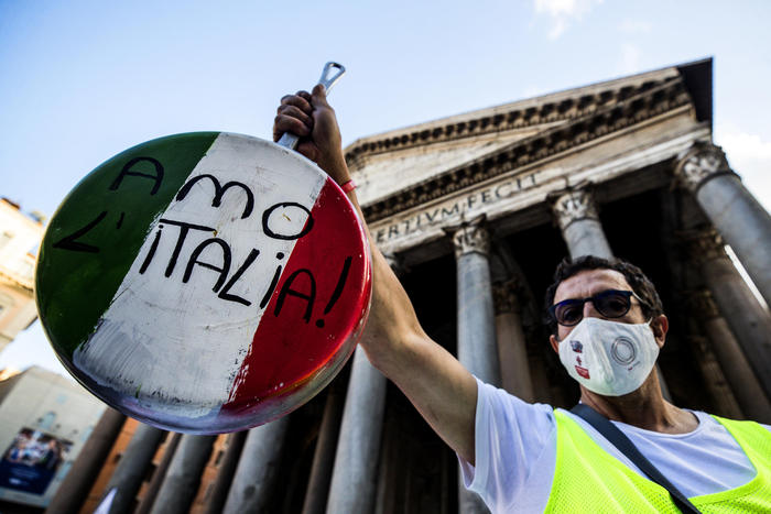 Covid: cresce il contagio, 40.902 nuovi casi. Rt cala a 1,4, primo segnale