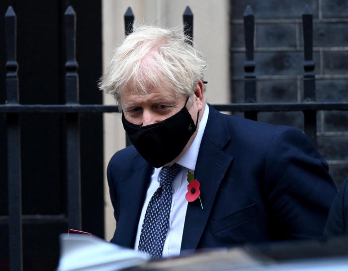 Covid: Johnson negativo, ma resta in isolamento cautelare