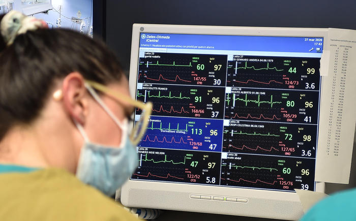 Covid: Napoli; da domani 130 posti letto in cliniche private