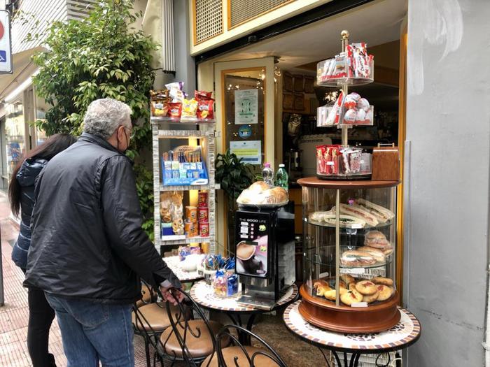 Covid: primo giorno zona arancione Puglia, asporto in strada