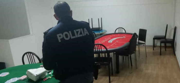 Covid:sorpresi in circolo Bari a giocare a carte,19 sanzioni