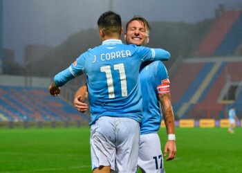 Crotone-Lazio 0-2: festa sotto la pioggia con Immobile-Correa