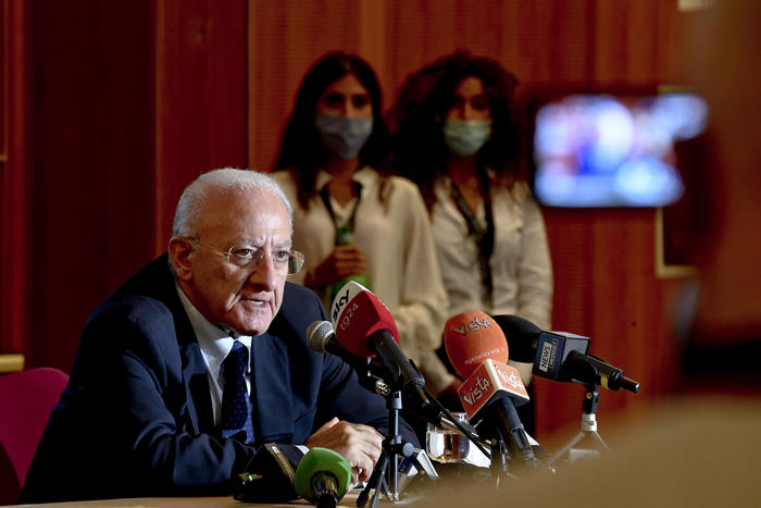 De Luca: ‘Il Governo genera caos, meglio che vada a casa’