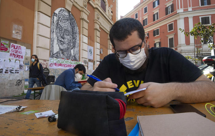 Domani lezioni prof davanti ai licei a Firenze e Faenza