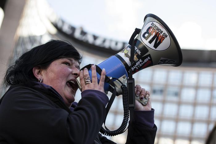 Dpcm: corteo in centro Roma, “tu ci chiudi tu ci paghi”
