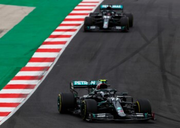 F1, a Imola la Mercedes conquista il settimo Mondiale costruttori consecutivo