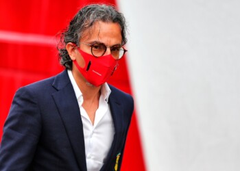 Ferrari, Mekies: “Non capiamo la differenza di prestazione”