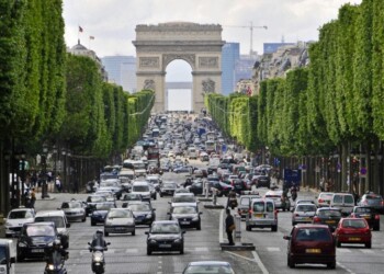 Francia, prorogati incentivi auto per altri sei mesi