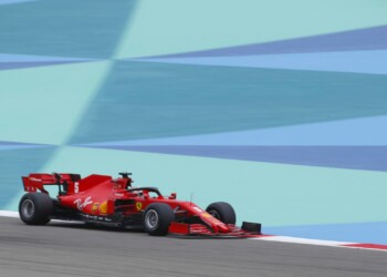 GP Bahrain: Hamilton comanda le prime libere, Ferrari molto indietro
