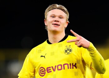 Haaland show, il Borussia vince. Poker e qualificazione per il Barcellona, vincono Psg e United