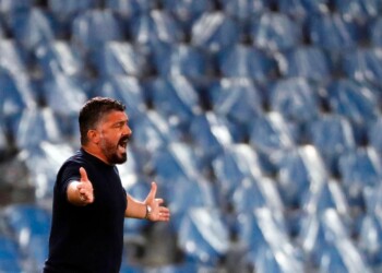Il Napoli rinvia la partenza per Bologna: problemi con il volo