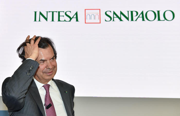 Intesa: in nove mesi utile a 6,4 mld, a 3,1 mld senza Ubi