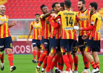 Lecce, indeterminati i test dei 2 calciatori positivi al Covid