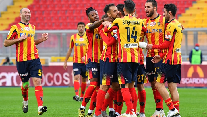 Lecce, indeterminati i test dei 2 calciatori positivi al Covid