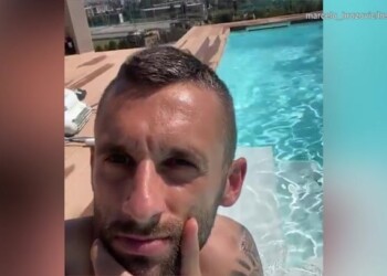 L’Inter perde di nuovo Brozovic: “Debolmente positivo al Coronavirus”