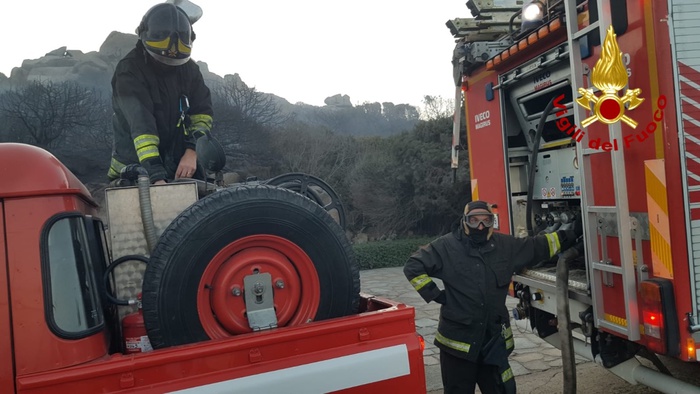 Maltempo:vento alimenta rogo in Gallura e Olbia chiude parco