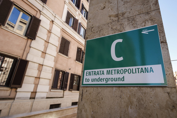 Manca personale, per quasi 5 ore chiusa metro C a Roma