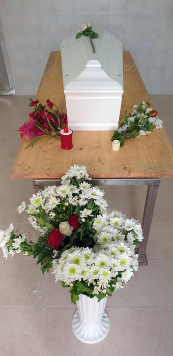 Migranti: seppellito a Lampedusa neonato morto nel naufragio