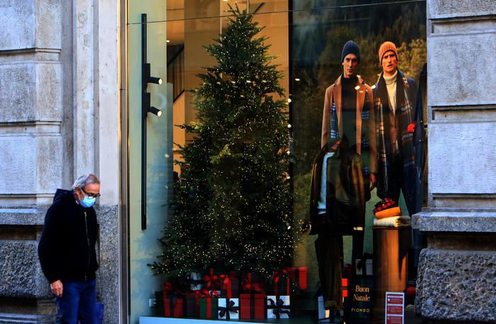 Natale che verrà, regole per shopping, cenone e parenti