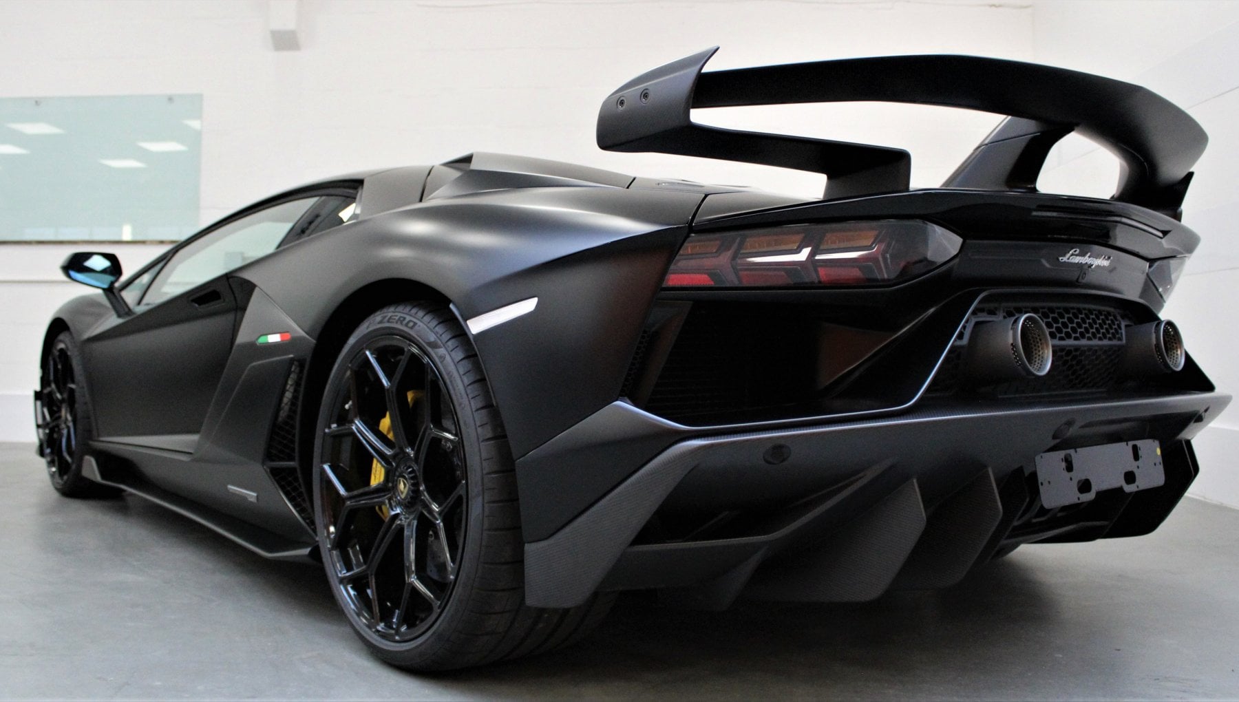 Opaca come un caccia militare. Ecco i nuovi colori dell’auto