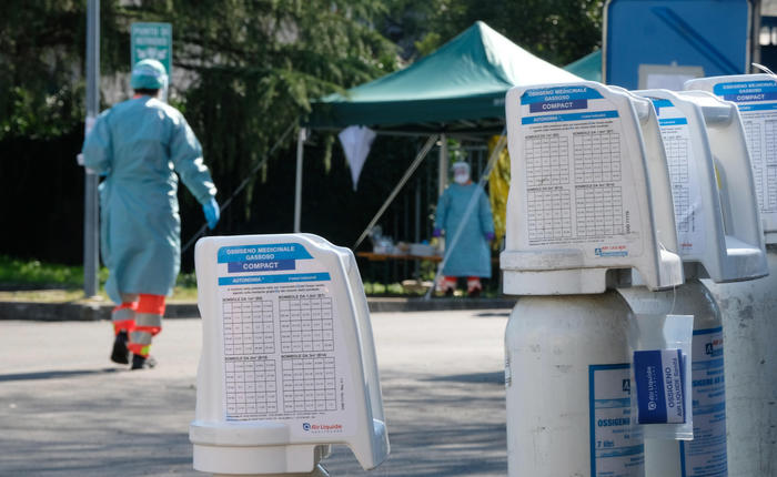 Ordine medici, carenza bombole ossigeno, restituire vuoti