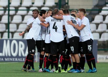 Pro Vercelli primo in classifica: 4-0 alla Giana Erminio. Como-Pro Patria 1-0