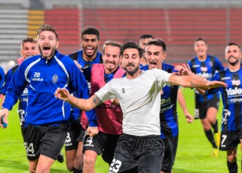 Renate, il 2-0 al Lecco vuol dire primo posto con la Carrarese