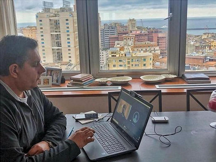 Toti: “Anziani non indispensabili”. Scoppia la bufera. Poi spiega: “Sono stato frainteso”