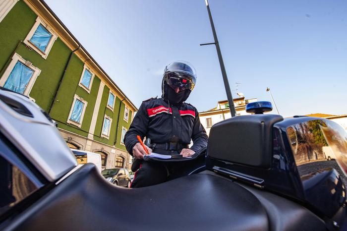 Uomo ucciso per strada a coltellate a Monza