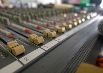 Warner Music registra una crescita su base annua del 33% nel suo EBITDA rettificato del Q3