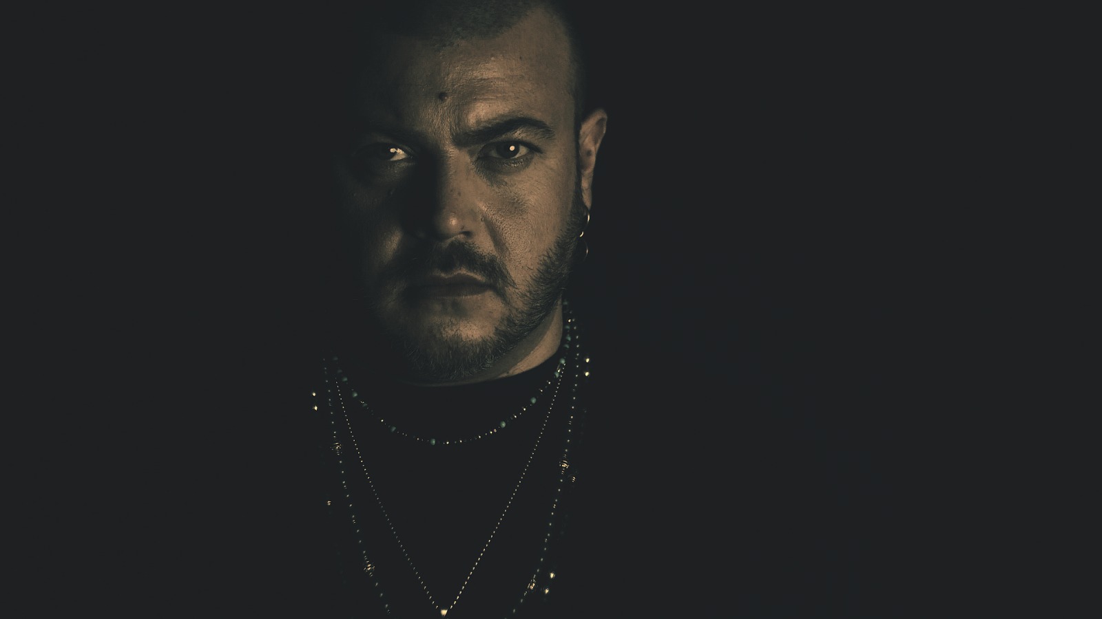 Il video di “Frida” (Pizzicato Music / Believe) il nuovo singolo di Antonio Marino, finalista della terza edizione di “All Together Now”, il game show musicale di Canale 5, condotto da Michelle Hunziker