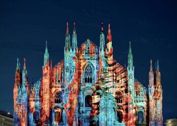 CAPODANNO MILANO 2021: MUSICA, IMMAGINI E PAROLE PER ILLUMINARE LA NOTTE DI SAN SILVESTRO CON UN’OPERA D’ARTE “TOTALE” DA VIVERE IN STREAMING