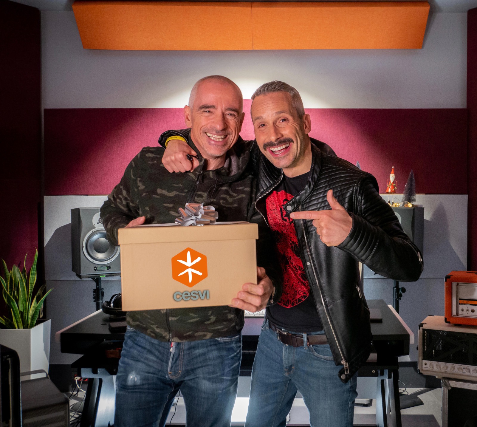 Eros Ramazzotti e Vava77 per la prima volta insieme nel video Corrieros per Fondazione Cesvi. Dedicato a tutti quelli che… AIUTANO GLI ALTRI!