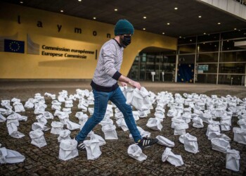OLTRE 1 MILIONE DI PERSONE CHIEDONO ALL’UE DI SMETTERE DI FINANZIARE LA DISTRUZIONE DELLE FORESTE