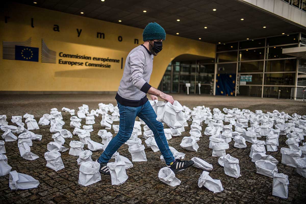 OLTRE 1 MILIONE DI PERSONE CHIEDONO ALL’UE DI SMETTERE DI FINANZIARE LA DISTRUZIONE DELLE FORESTE