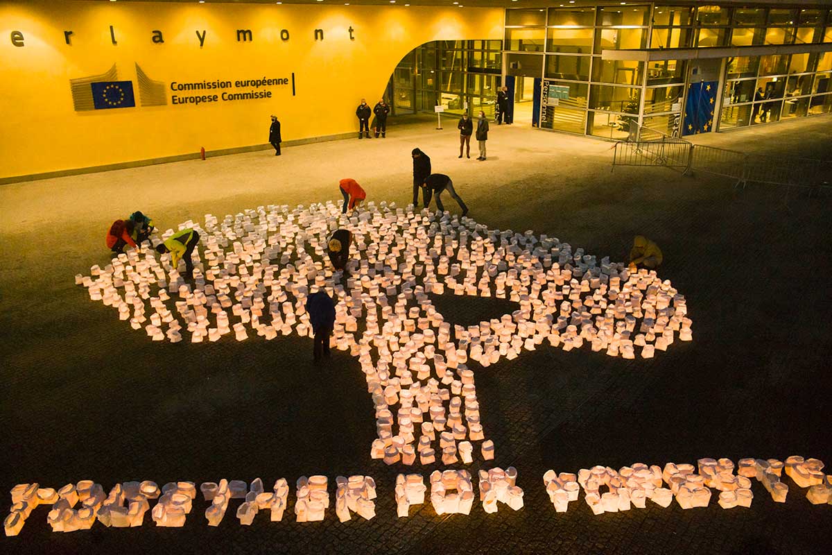 OLTRE 1 MILIONE DI PERSONE CHIEDONO ALL’UE DI SMETTERE DI FINANZIARE LA DEFORESTAZIONE