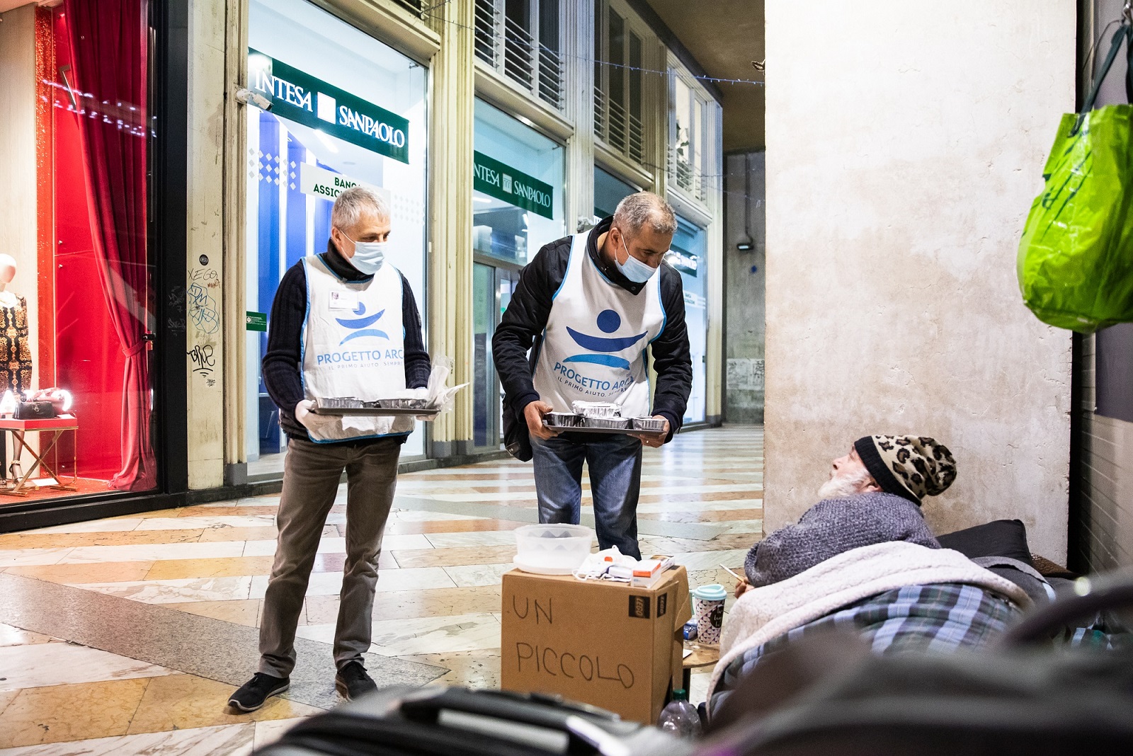 Milano, Senzatetto: Progetto Arca porta il Natale in strada