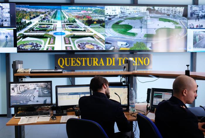 Abusi in indagine droga, sospesi quattro poliziotti