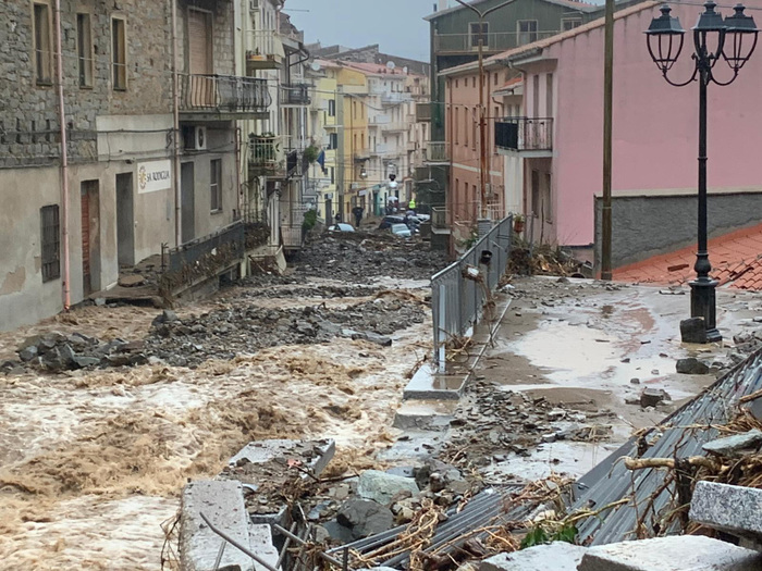 Alluvione Sardegna:Bitti dà l’ultimo saluto alle tre vittime