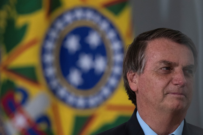 Bolsonaro: chi si vaccina assume responsabilità su effetti