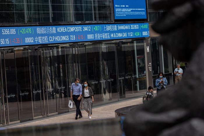 Borsa: Asia chiude in calo, si guarda a piano Usa e brexit