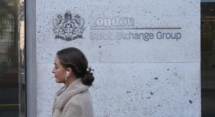 Borsa: l’Europa apre debole, Londra -0,4%