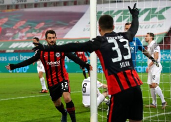 Bundesliga, il Francoforte di André Silva supera l’Augsburg. Pari Lipsia con il Colonia