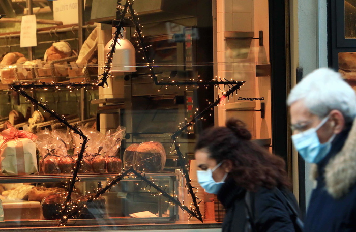 Commercio, bene ottobre.Boom e-commerce, soffrono i piccoli