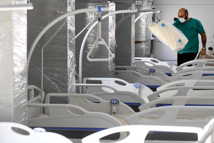 Coronavirus: 19.350 positivi, 785 vittime. Brusaferro: ‘Nuovi casi in calo ma numero resta alto’