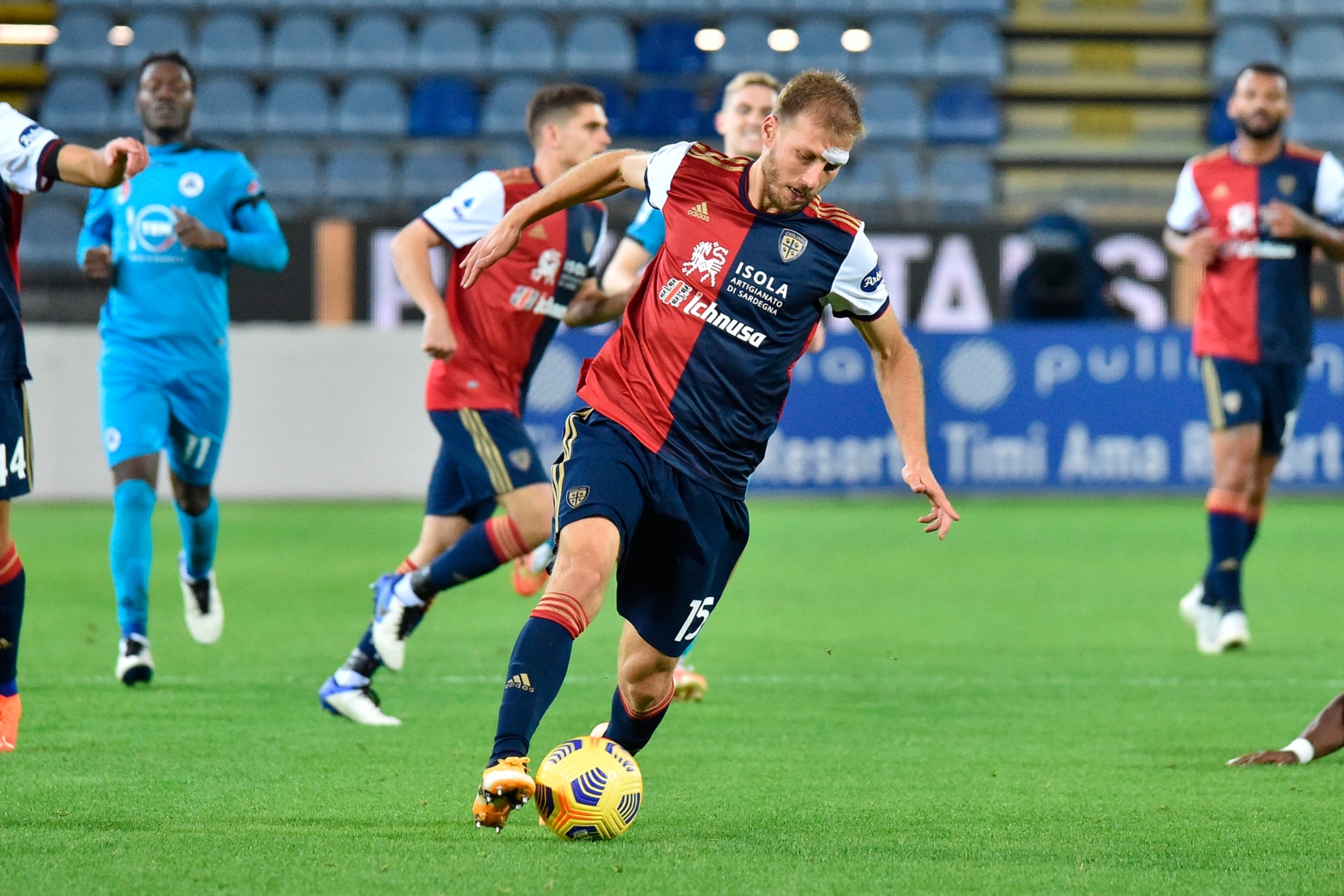 Coronavirus, positivi tre calciatori del Cagliari