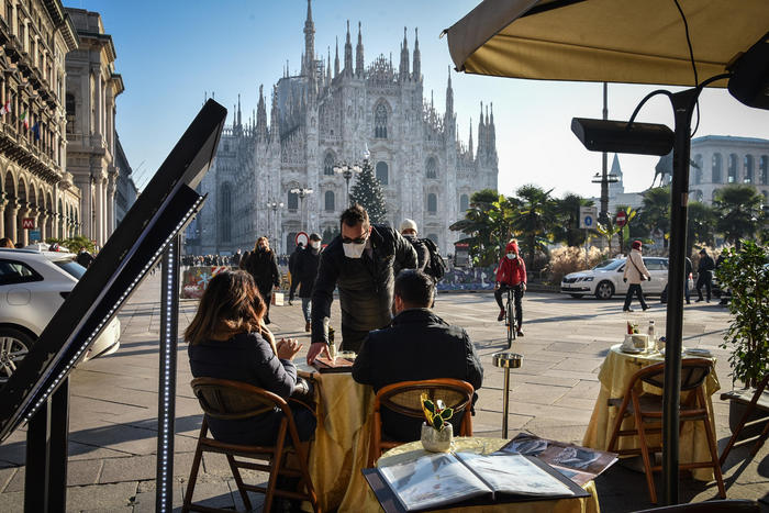 Covid: 17.938 nuovi casi, 484 le vittime. Tasso di positività all’11,7%