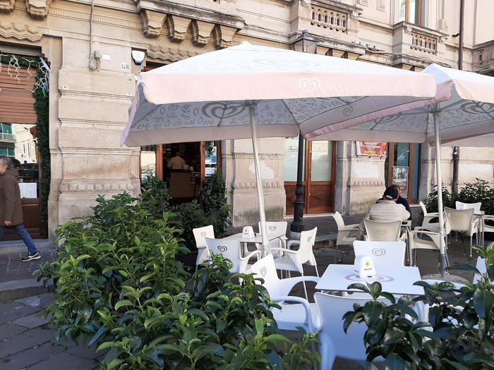 Covid: Calabria in zona gialla, riaprono bar e ristoranti