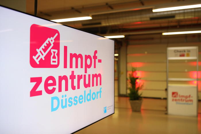 Covid: Facebook rimuovera’ false informazioni su vaccini