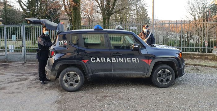 Covid: in giro di notte aggrediscono carabinieri, 4 arresti